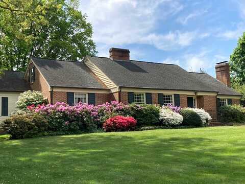 940 OAK Drive, Christiansburg, VA 24073