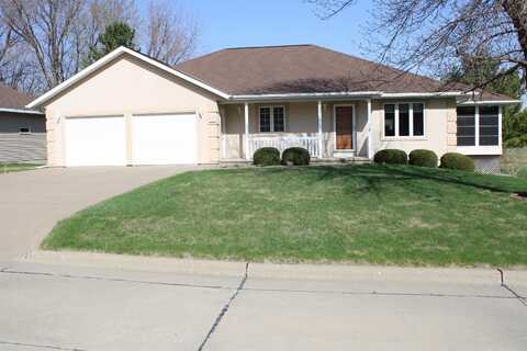 307 Juneau Ave SE, Orange City, IA 51041