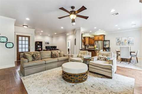 4632 Olde Village Circle, Edmond, OK 73013