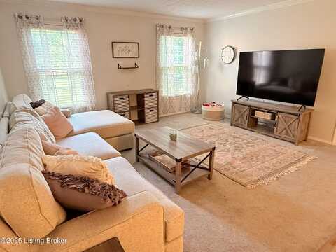 8127 Lake Ave, Louisville, KY 40222