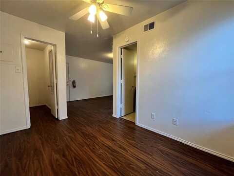2526 W Prairie Street, Denton, TX 76201
