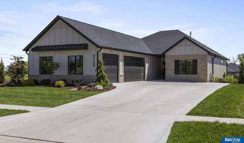 9755 Hillcrest Trail, Lincoln, NE 68520