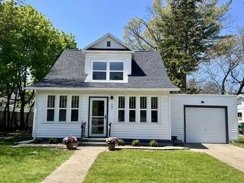 109 S Lake Avenue, Spring Lake, MI 49456