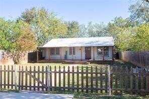 404 Jefferson Street, Glen Rose, TX 76043