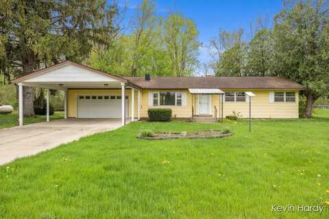 745 9th Street, Plainwell, MI 49080