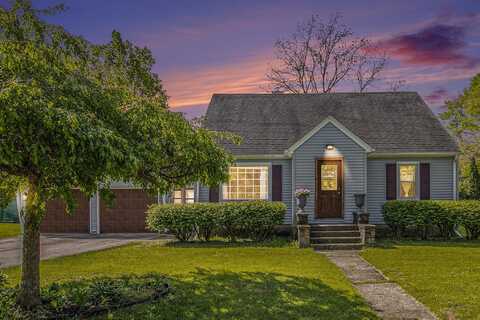 606 E 2nd Street, Lawton, MI 49065