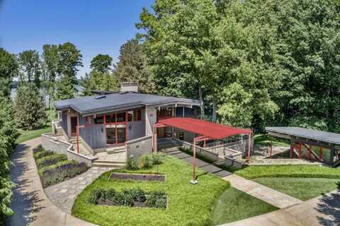 6465 Sandhill Lane, Fennville, MI 49408