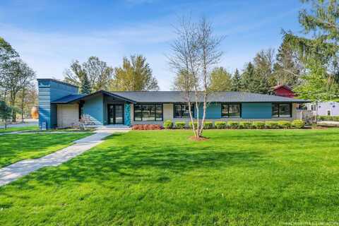 460 Fremont Street, Douglas, MI 49406
