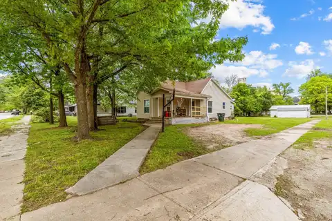 301 W Pleasant Street, Aurora, MO 65605
