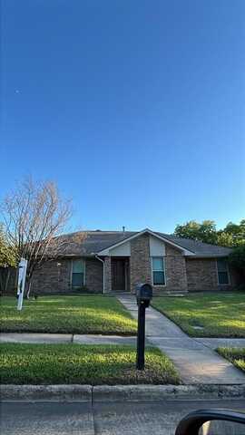 1610 Saint James Drive, Carrollton, TX 75007
