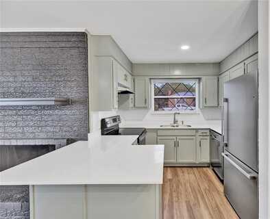 2230 Roman Court, Dalworthington Gardens, TX 76013