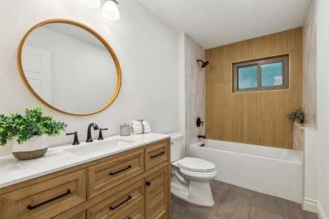 6200 Ravenswood Drive, Fort Worth, TX 76112