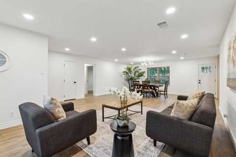 6200 Ravenswood Drive, Fort Worth, TX 76112