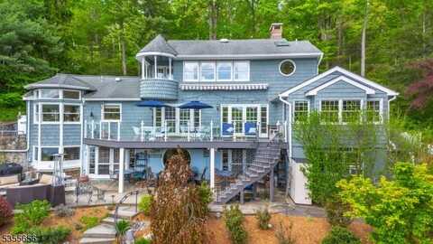 40 Hemlock Ave, Andover, NJ 07860