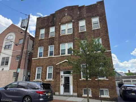 67 Bay St, Montclair, NJ 07042