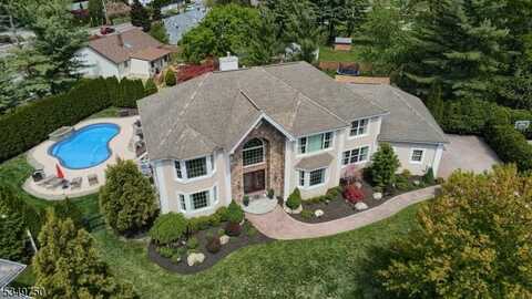 17 Farmstead Ln, Wayne, NJ 07470