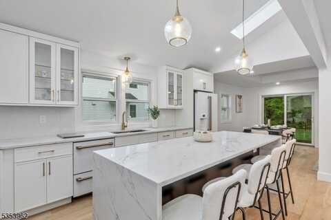 82 Cooper Ave, Montclair, NJ 07043