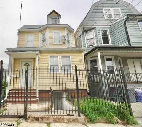 159-161 Grafton Ave 2nd Fl., Newark, NJ 07104
