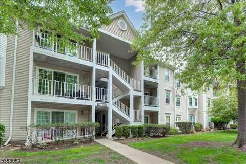 225 Larch Ln, Mahwah, NJ 07430