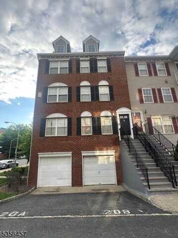 41 Yancy Dr, Newark, NJ 07103