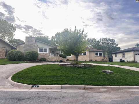 1916 N Meadowlake Dr, Augusta, KS 67010