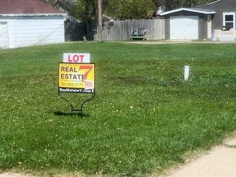 813 6th Ave NE, Devils Lake, ND 58301