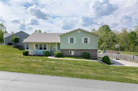 102 W Swenson Drive, Savannah, MO 64485