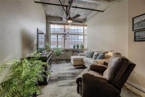 321 W 7TH Street, Kansas City, MO 64105