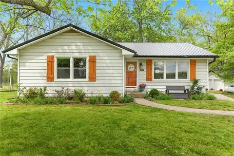751 S State Route J Highway, Peculiar, MO 64078