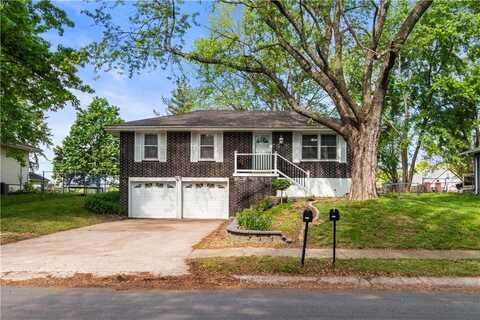 1608 SE Hillside Drive, Oak Grove, MO 64075