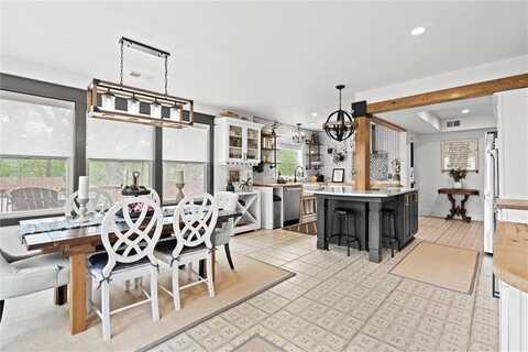 300 E 8th Street, Tonganoxie, KS 66086