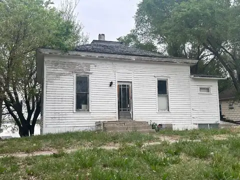 516 Arapahoe St, Benkelman, NE 69021