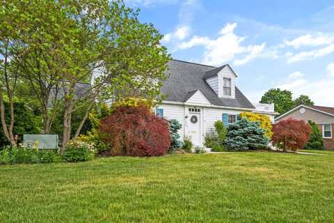 208 N STUART AVE, ELKTON, VA 22827