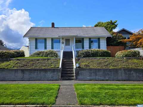 418 E 10th St, Port Angeles, WA 98362