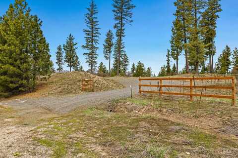 6 Urban Ln, Cascade, ID 83611