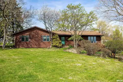 30 MEADOWBROOK Drive, Geneseo, IL 61254
