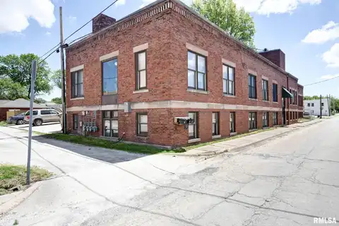 629 W ADAMS Street, Taylorville, IL 62568