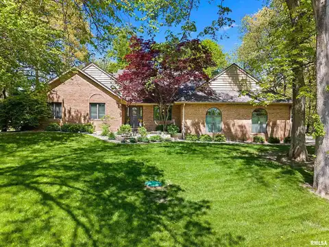 22 OAKCREST Drive, Pekin, IL 61554