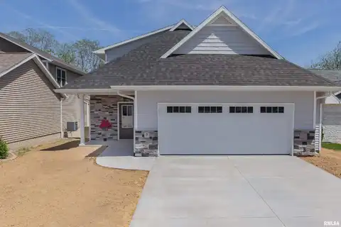7 WELCOME CENTER Court, Le Claire, IA 52753