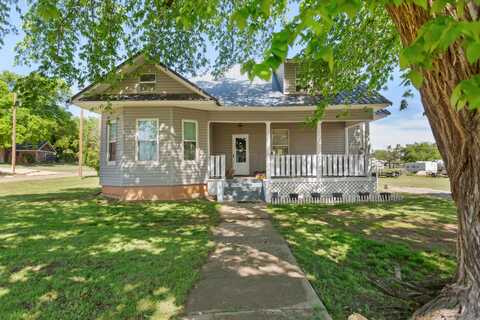 110 N Houston St, Shamrock, TX 79079