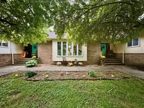 1006 Garretts Fork Road, Chapmanville, WV 25508