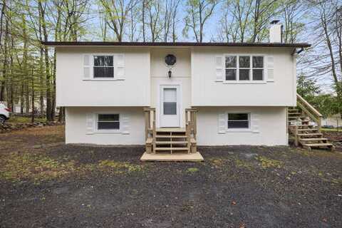 8066 Red Squirrel Drive, Tobyhanna, PA 18466