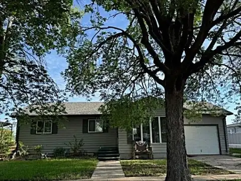 1006 W 11th St., Springfield, SD 57062
