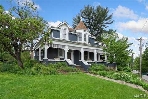 946 Newport Avenue, Webster Groves, MO 63119