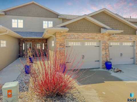 5007 Sunset Blvd, Madison, SD 57042