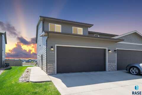 5520 S Seville Pl, Sioux Falls, SD 57108