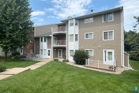 1108 W 57th St, Sioux Falls, SD 57108