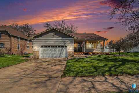 400 E 4th St, Hartford, SD 57033