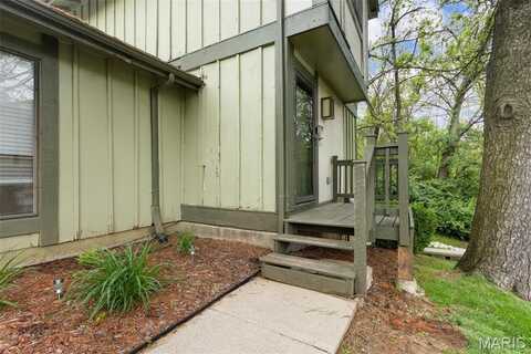 11148 Whispering Oaks Drive, Saint Louis, MO 63136