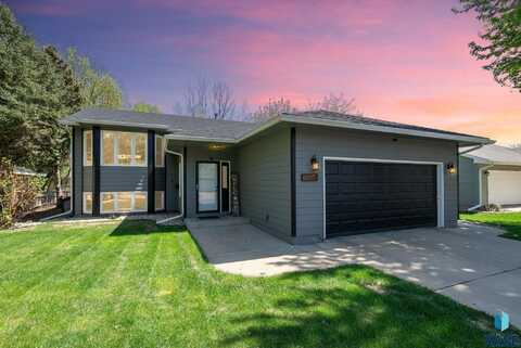 1604 S Hillview Rd, Sioux Falls, SD 57110